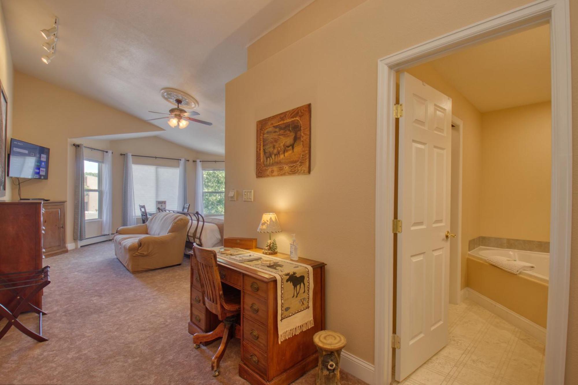 Castle Creek Manor Bed & Breakfast Гранд Джънкшън Екстериор снимка