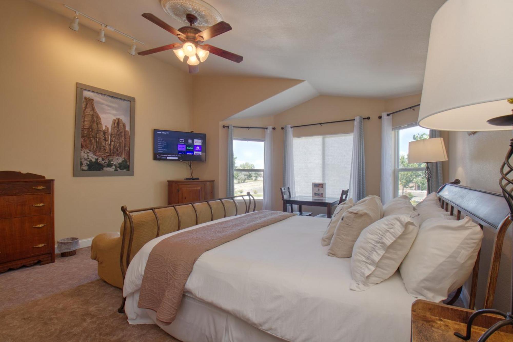 Castle Creek Manor Bed & Breakfast Гранд Джънкшън Екстериор снимка
