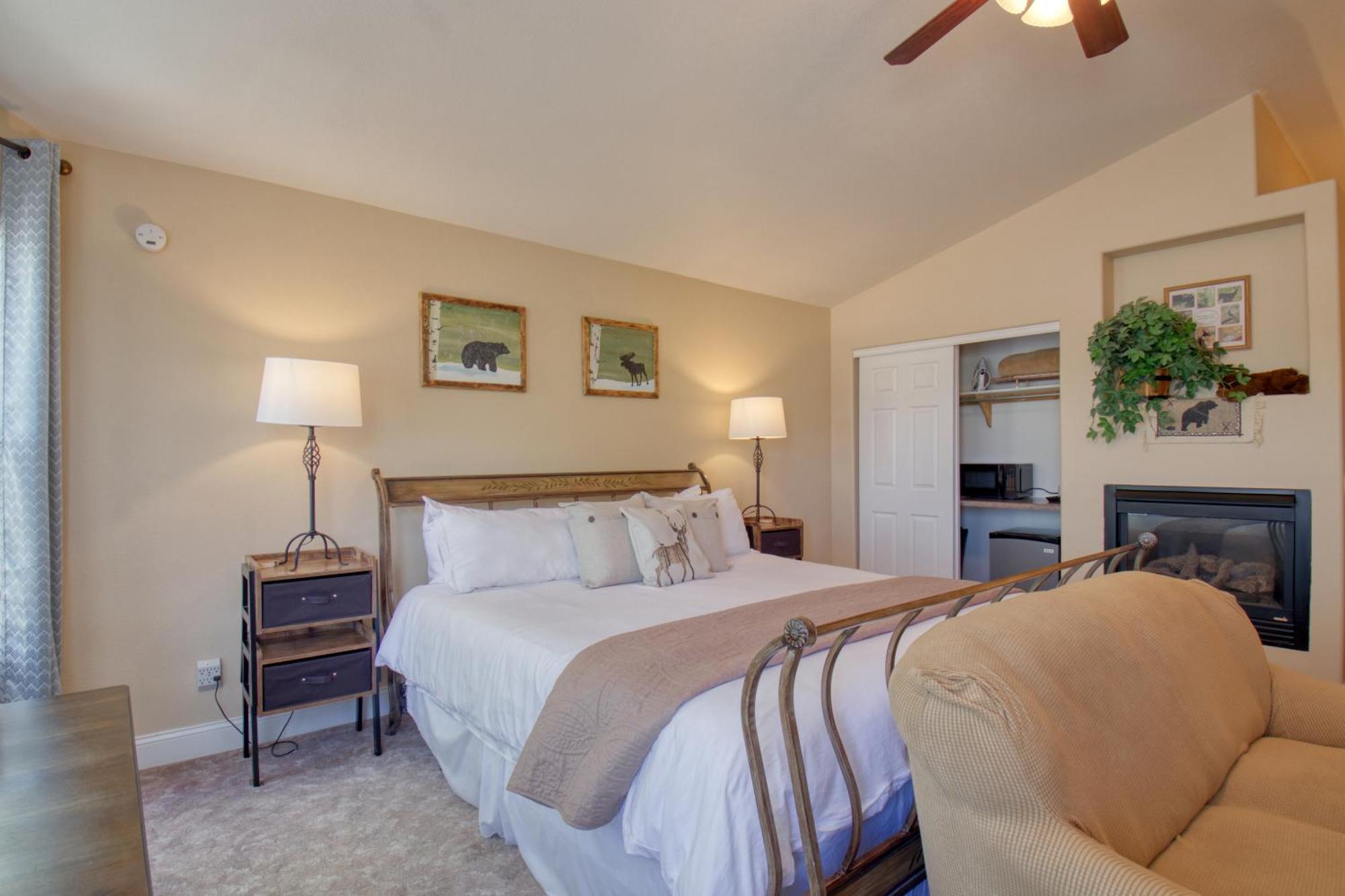 Castle Creek Manor Bed & Breakfast Гранд Джънкшън Екстериор снимка